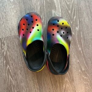 Kids crocs size 2 (big kids). Very good condition.